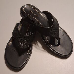 Vionic Black Textured Women's Sandals Size 8M